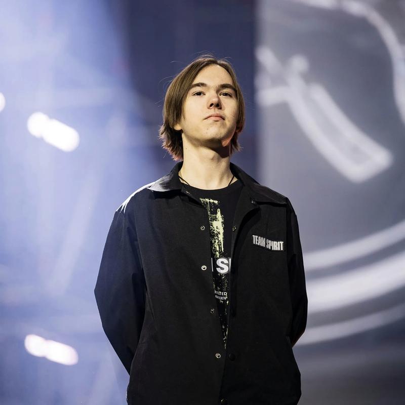 RNG赛后胜者群访：妮蔻是目前很强势的中单，队伍尚未找到解法